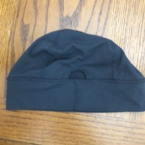 lululemon hat with ponytail hole